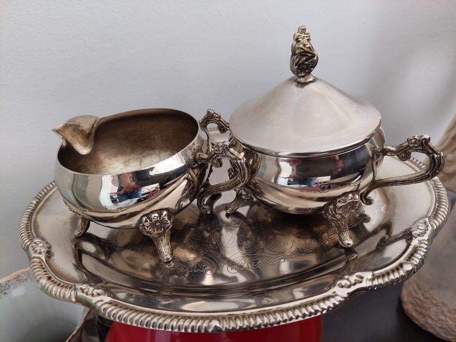 Komplet platerowane srebro  : taca, mlecznik, cukiernica