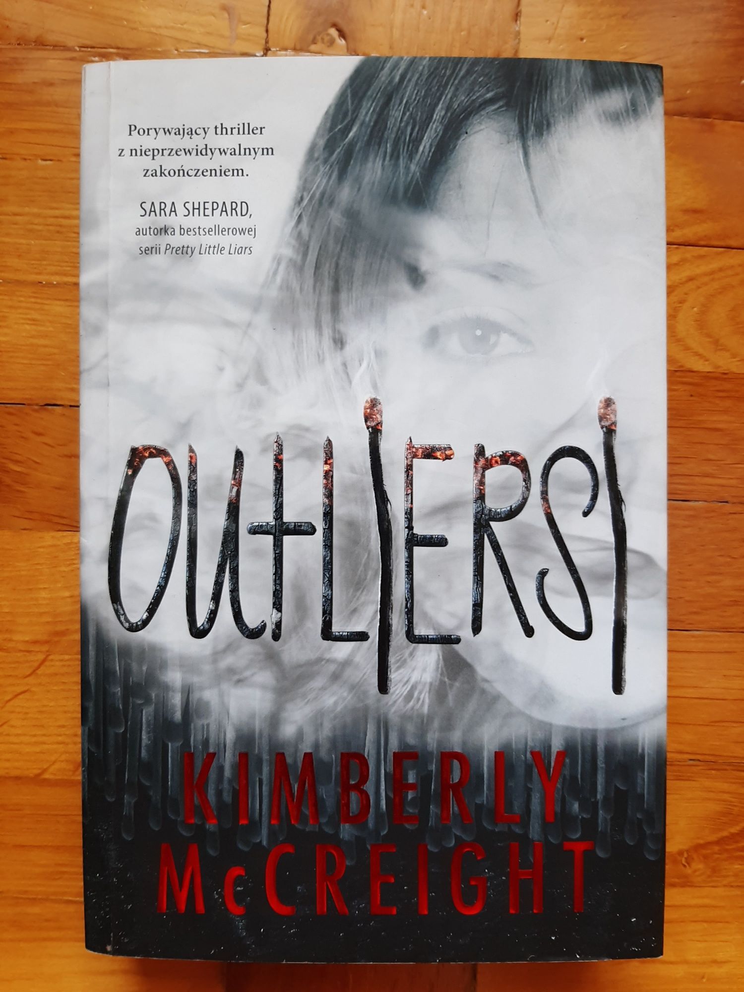 Książka thriller Outliersi Kimberly McCreight