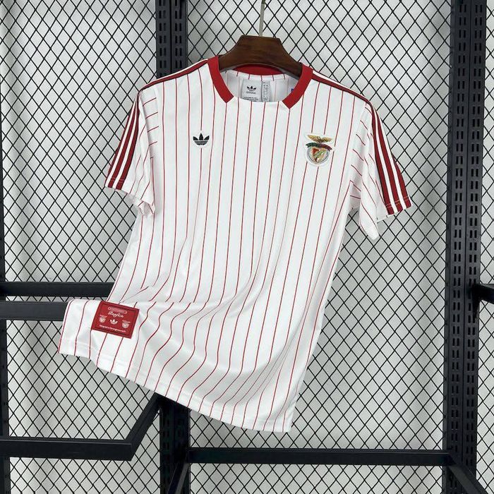 Camisola Retrô Benfica 25/26
Benfica 25/26
Qualidade Top 
Tamanho M e