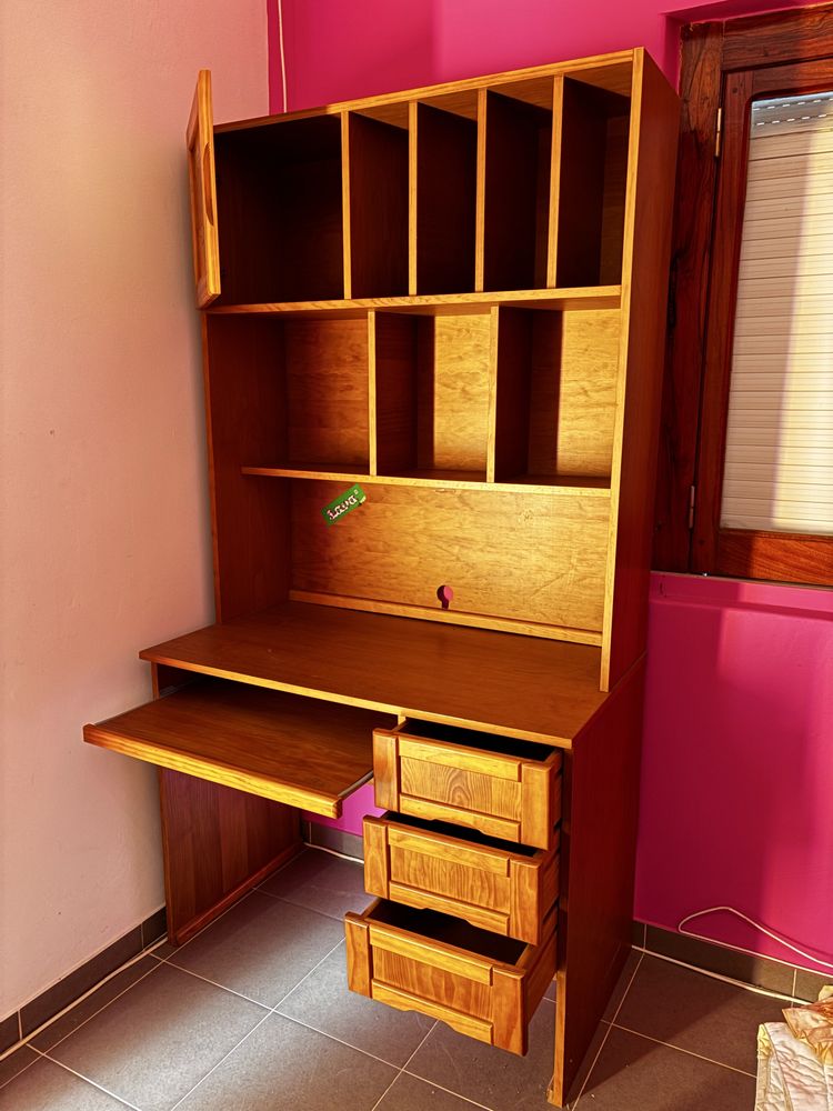 Secretaria com arrumacao e ideal para computador