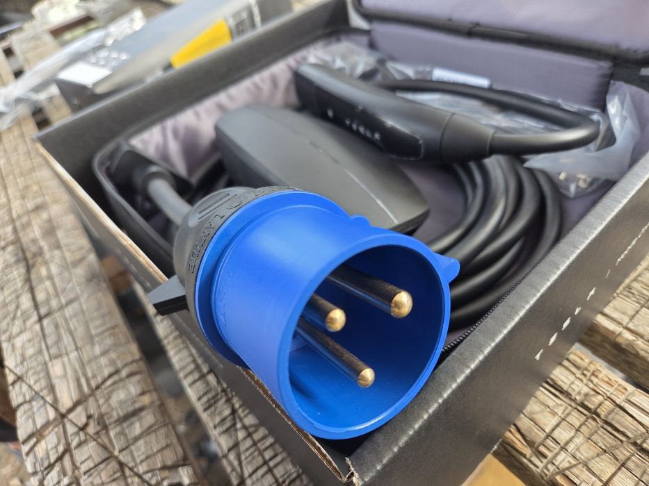 Зарядка Tesla Model 3/Y Juniper Highland оригинал разборка