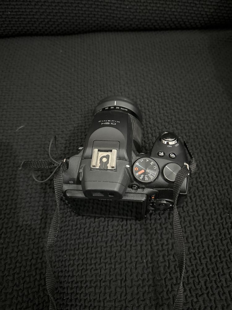 Maquina fotografica Fuji Fine Pix HS10.  Zoom óptico  30x   Como nova