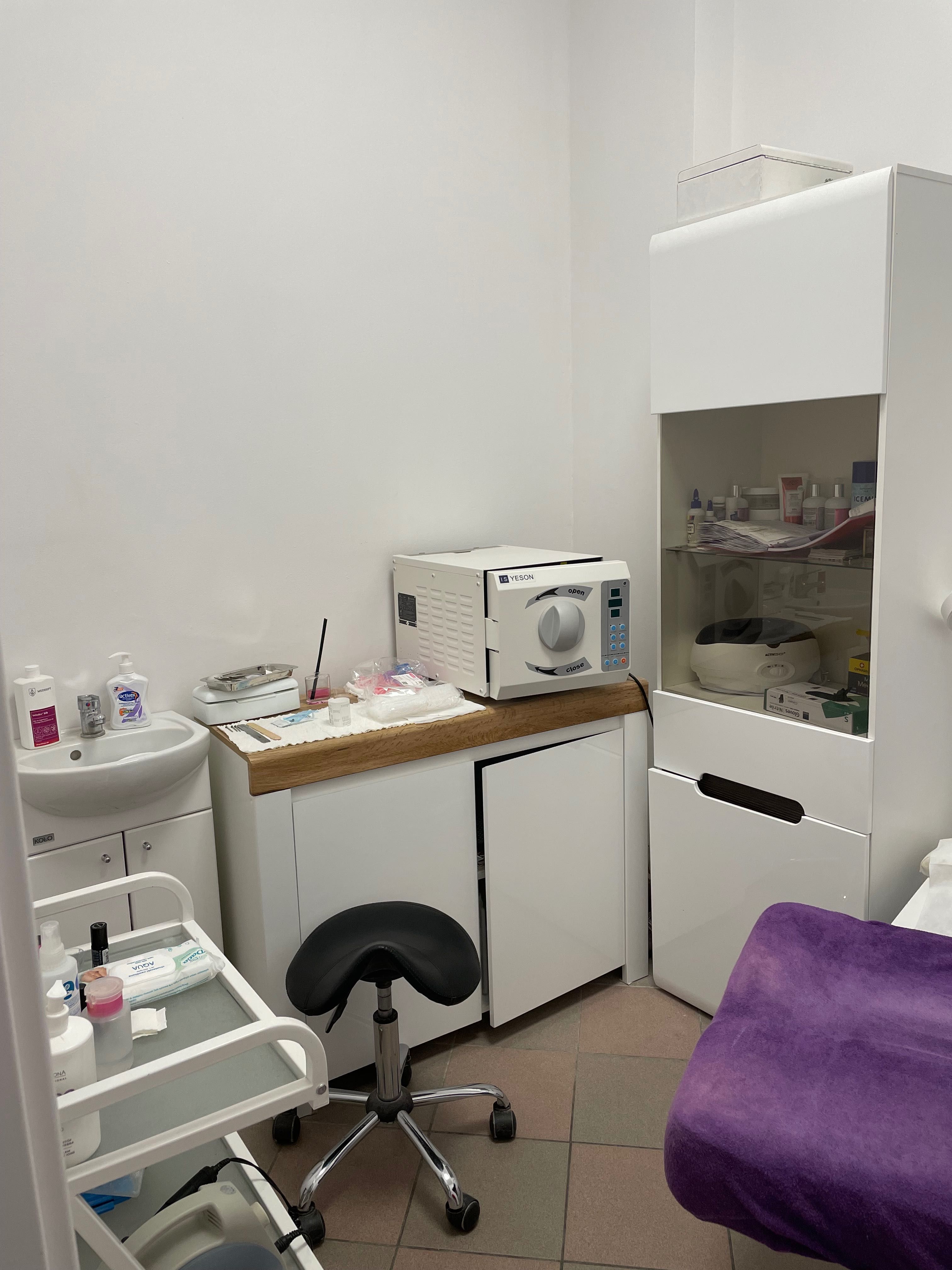 Odstąpię salon fryzjersko-kosmetyczny 52 m² – atrakcyjna cena