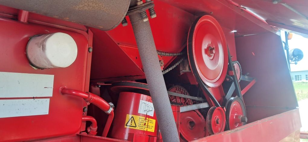 Комбайн Massey Ferguson 16!