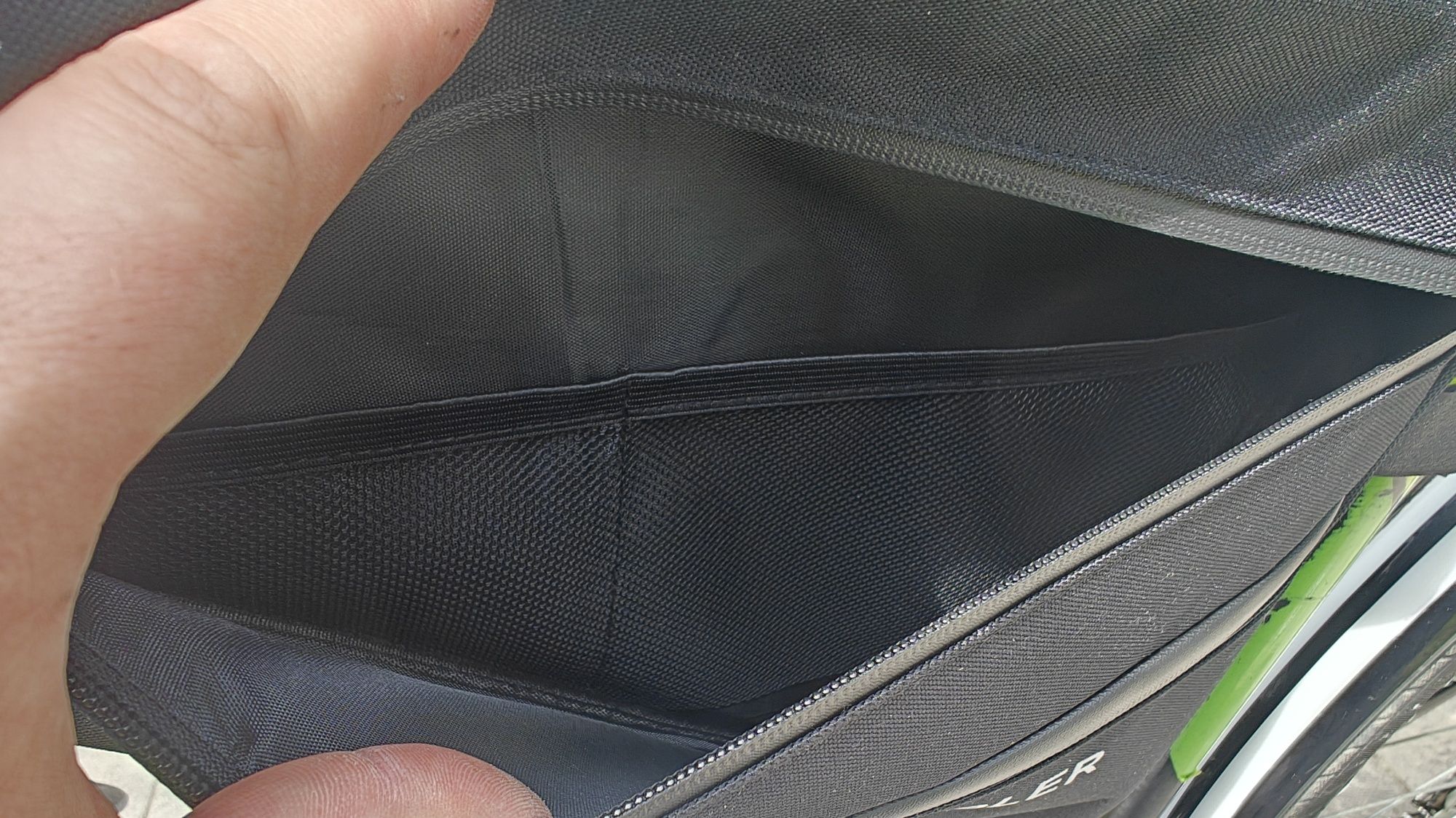 Sakwa torba trójkątna Newboler