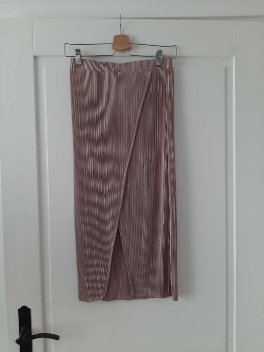 Spódnica Topshop mieniąca się, rozcięcie