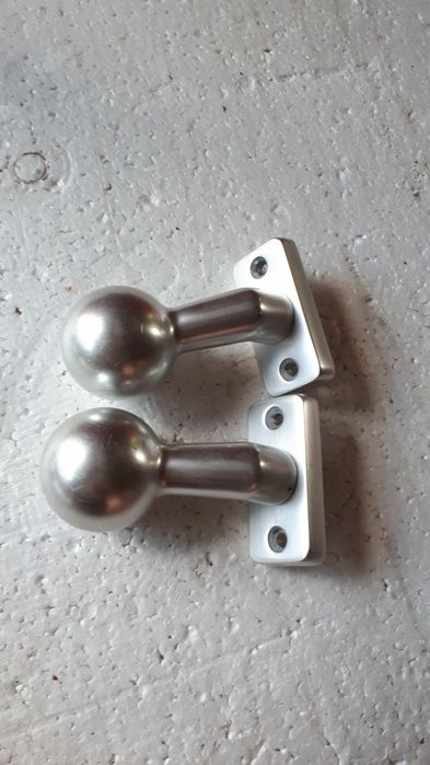 Доводчики на двері