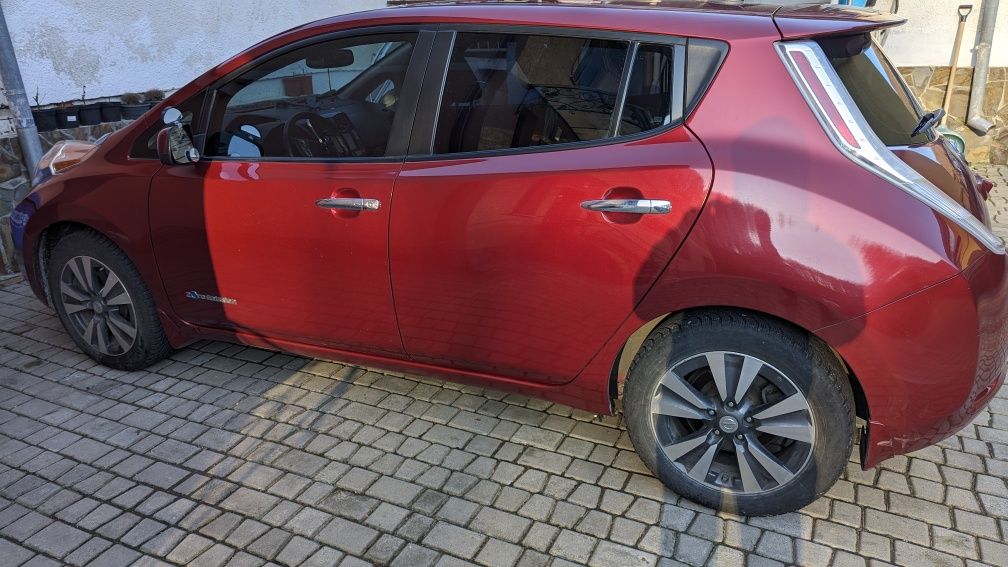 Nissan Leaf 2014, 42кВт, 300км