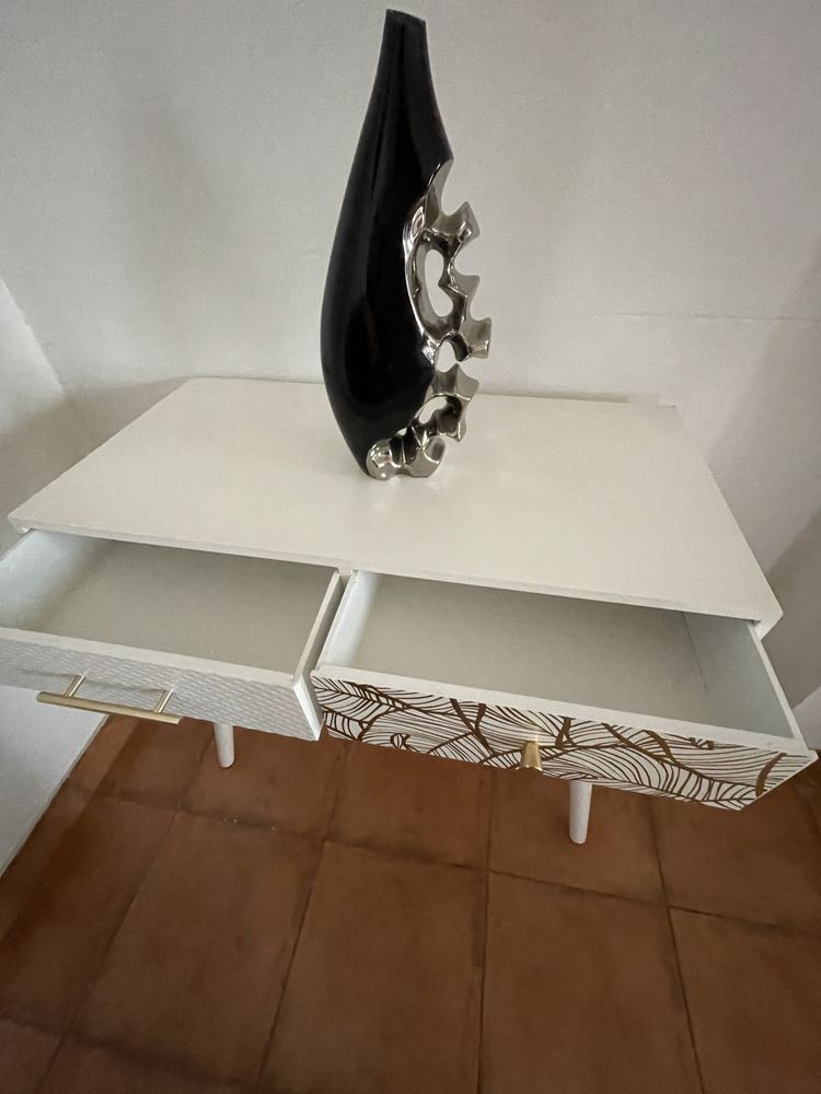 Consola com 2 gavetas branca e dourada + Espelho