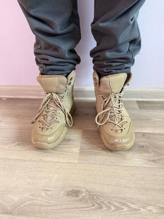 Ботинки, сапоги. бежевые 42 размер