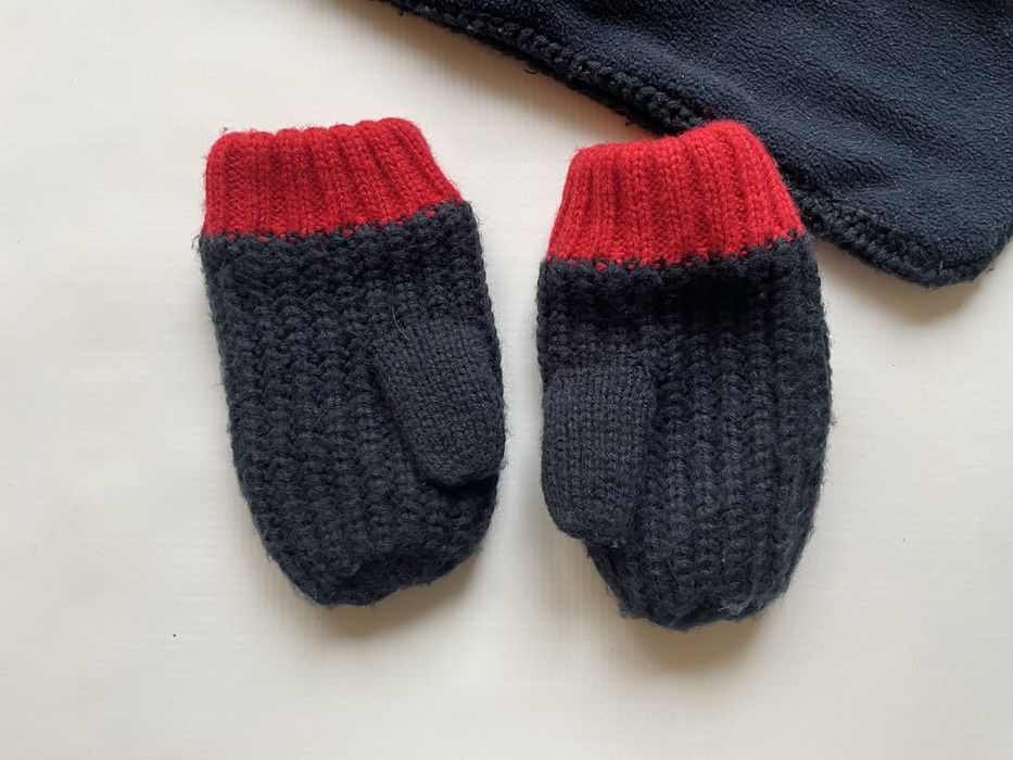 komplet zimowy: czapka, szalik i rękawiczki — idealny na chłodne dni