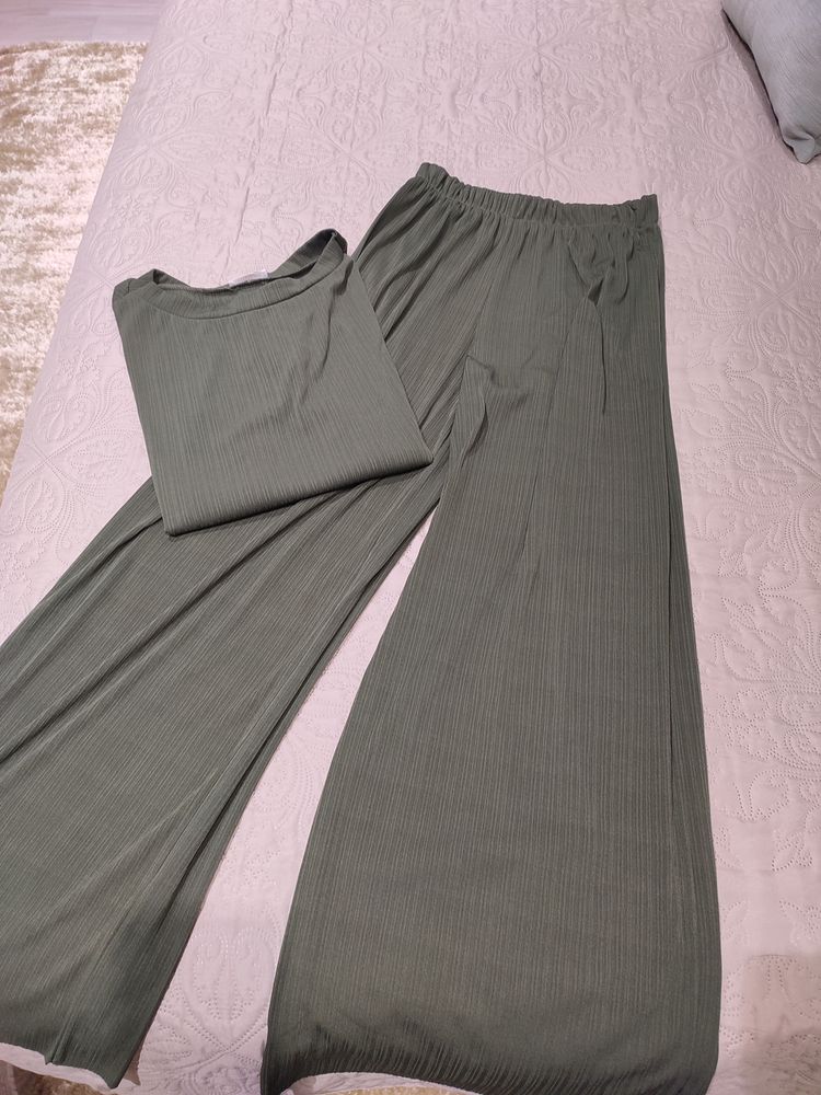 Conjunto pantalona e camisola verde tropa