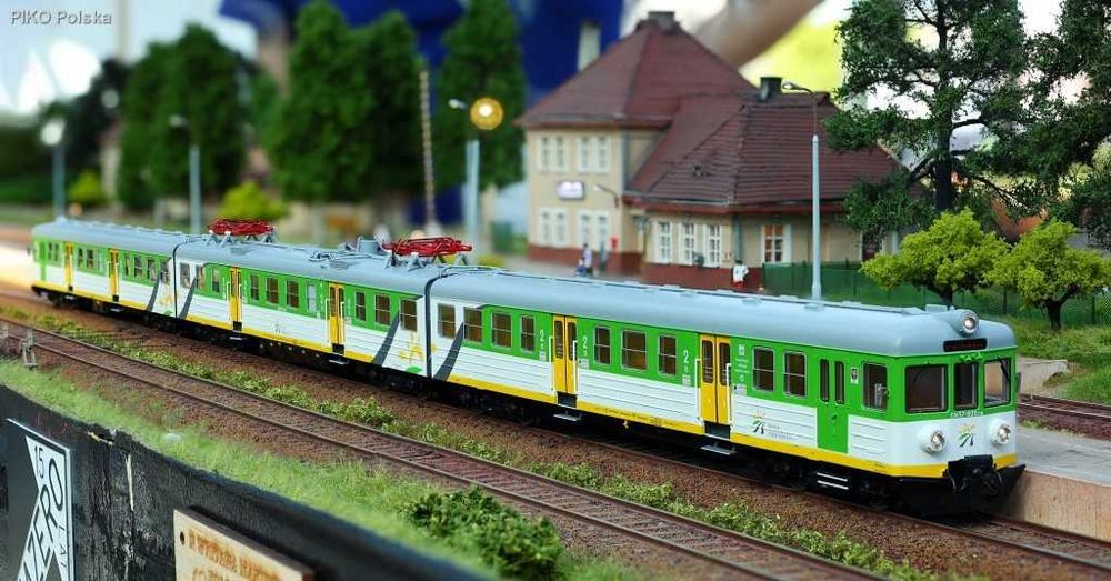 PIKO 51460 Elektryczny zespół trakcyjny EN57 Koleje Mazowieckie