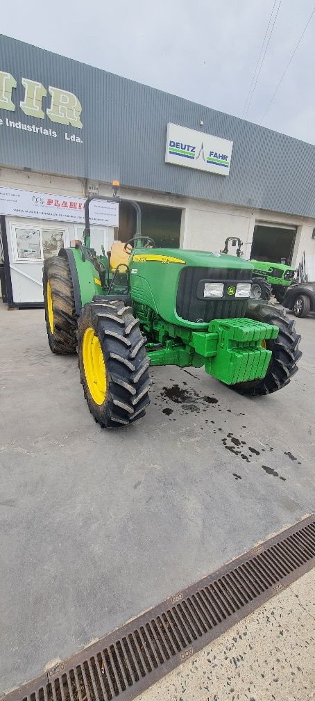 Trator JOHN DEERE 5515