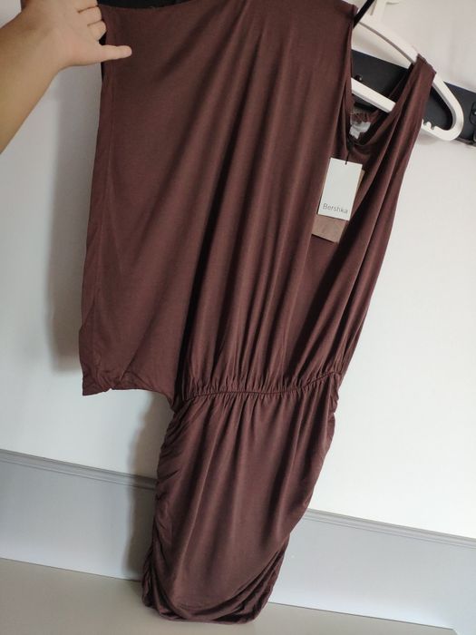 Asymetryczna sukienka Bershka. Rozm M/L. 100%Wiskoza. Brązowa. Nowa
