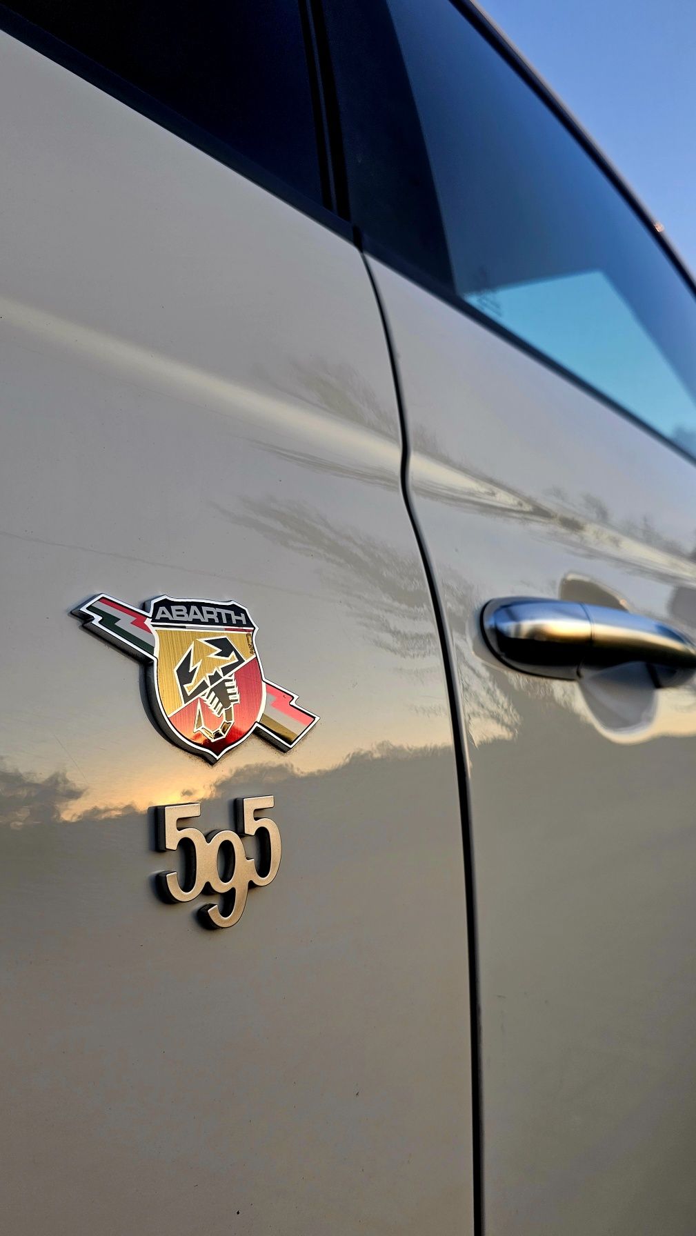 Abarth F595 tributo ao 50.ºaniversário do monolugar da "Formula Italia