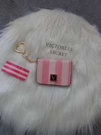 Victoria's Secret portfel etui na karty z breloczkiem