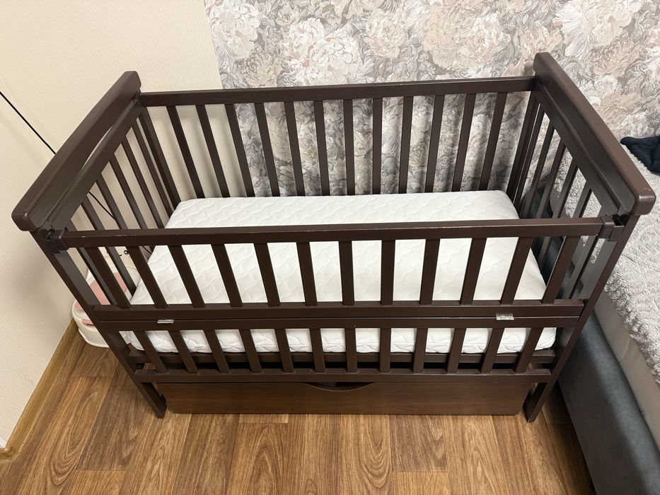 Манеж с маятником