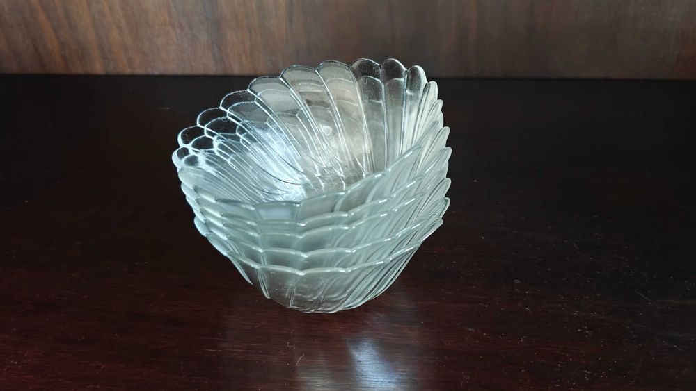 Conjunto de 5 taças em vidro transparente – design decorativo