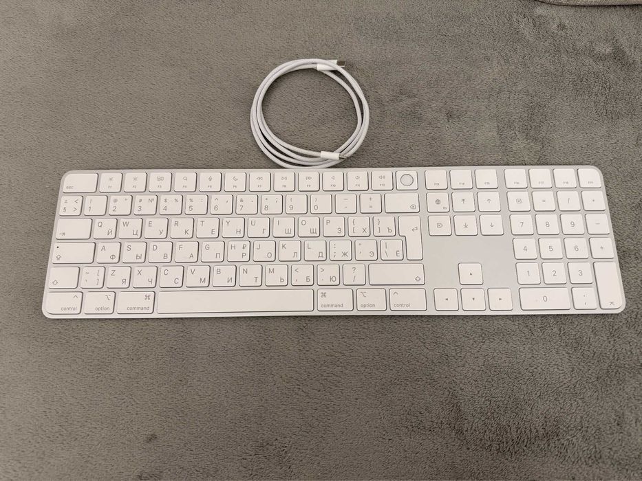 Klawiatura Apple Magic Keyboard Touch ID UK/RU A2520