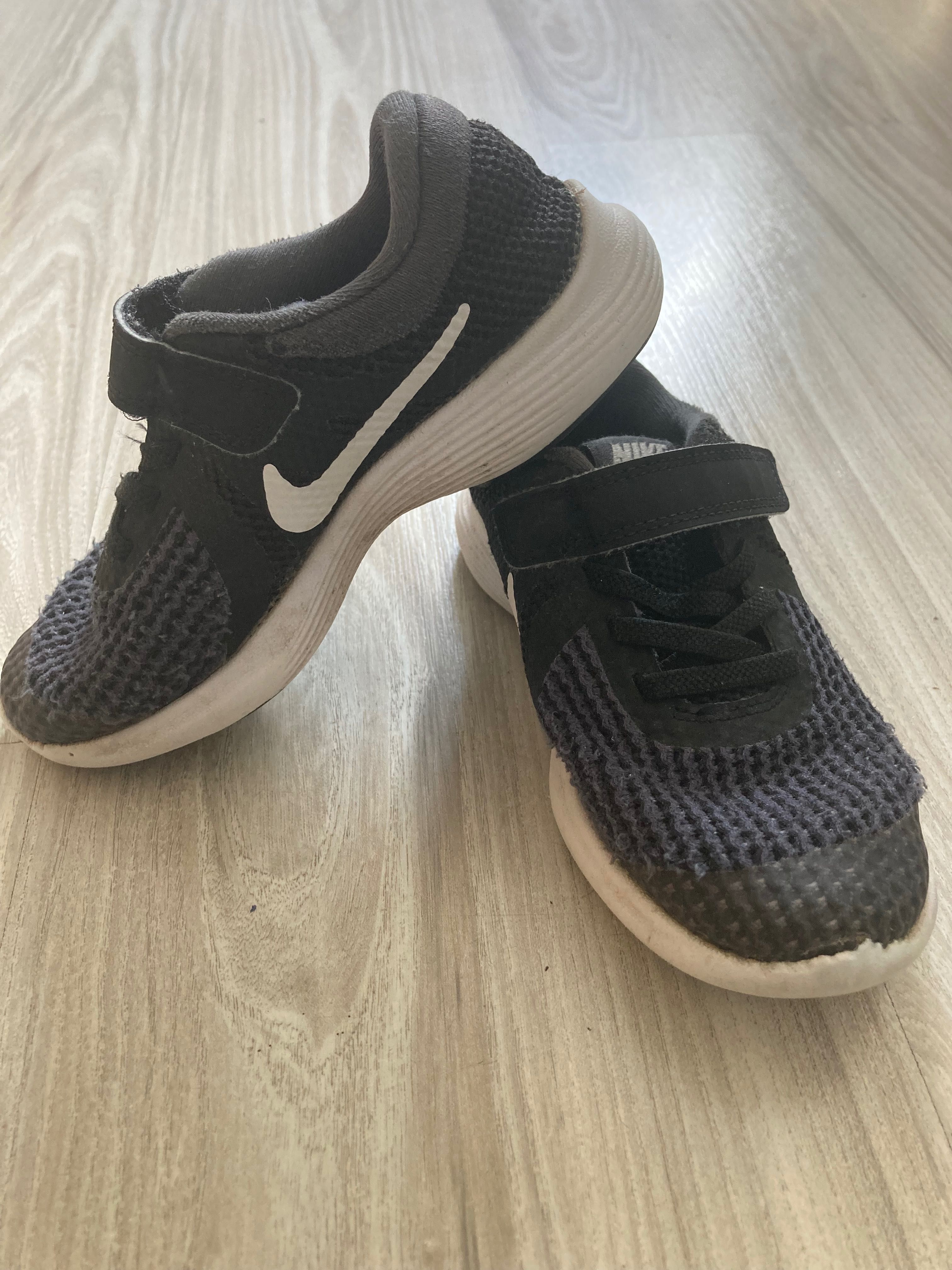 Buty, adidasy Nike r.28, 18 cm wkładka