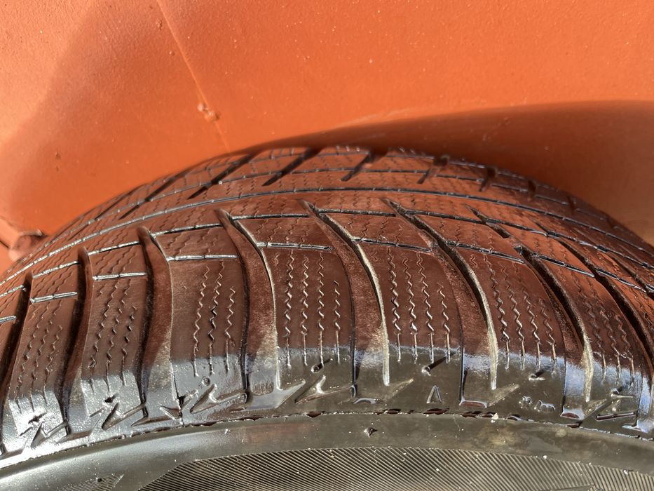 Шини зимові Bridgestone Blizzak R16 215/60