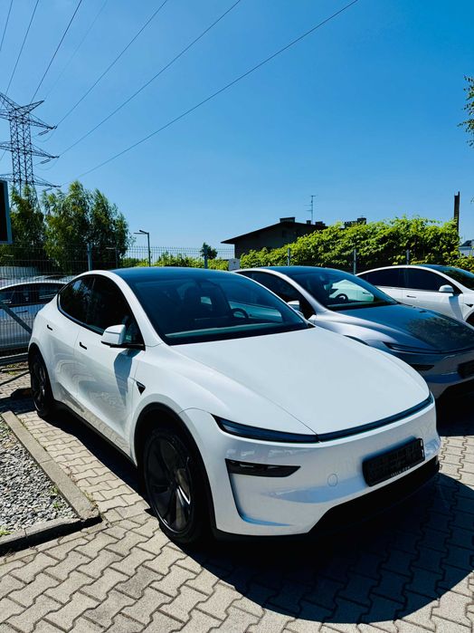 Wynajem nowego samochodu Tesla Model Y Long Range 2025 Juniper AWD