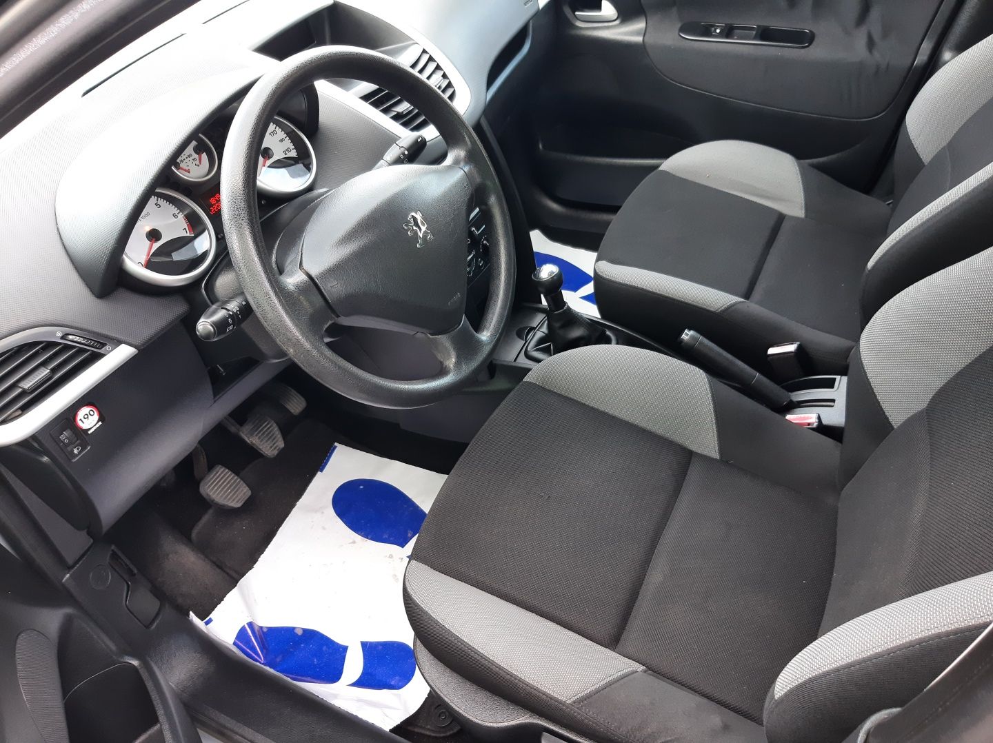 Peugeot 207 1.4 sprowadzony zarejestrowany faktura stan bardzo dobry