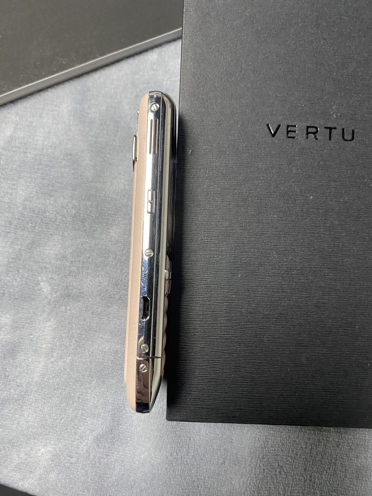 Vertu Constellation Quest Отличное состояние