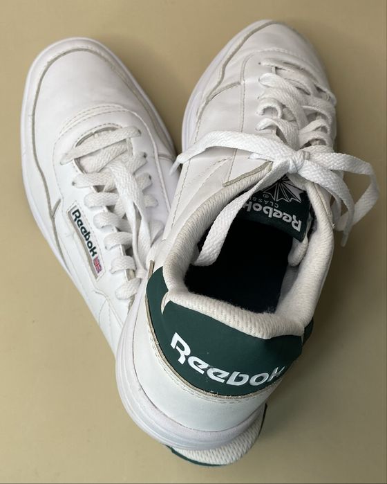 Кросівки Reebok.