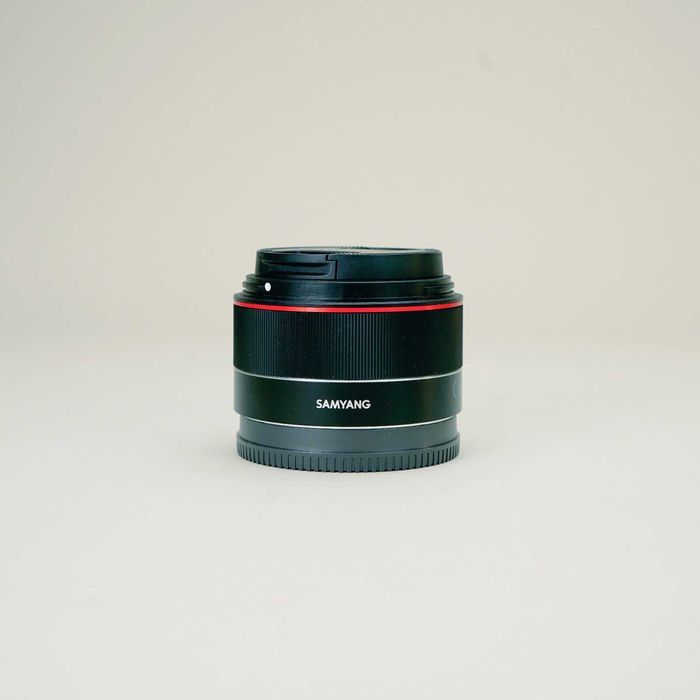 Полнокадровый объектив Samyang AF24 mm F2.8 для Sony E-mount автофокус