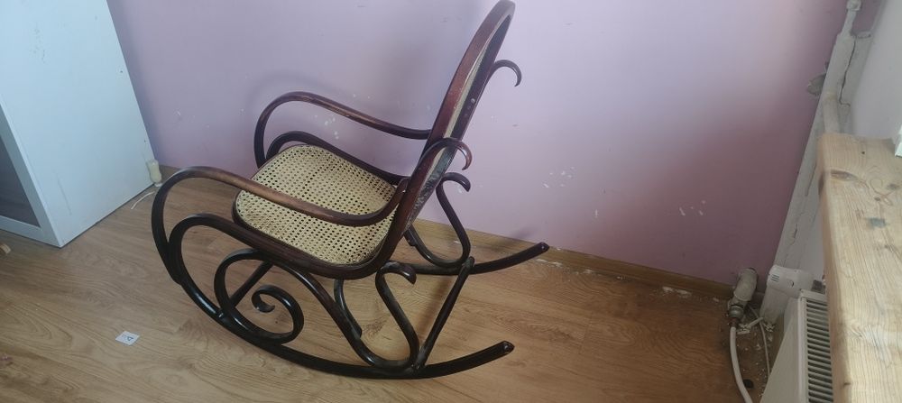 Fotel bujany drewniany