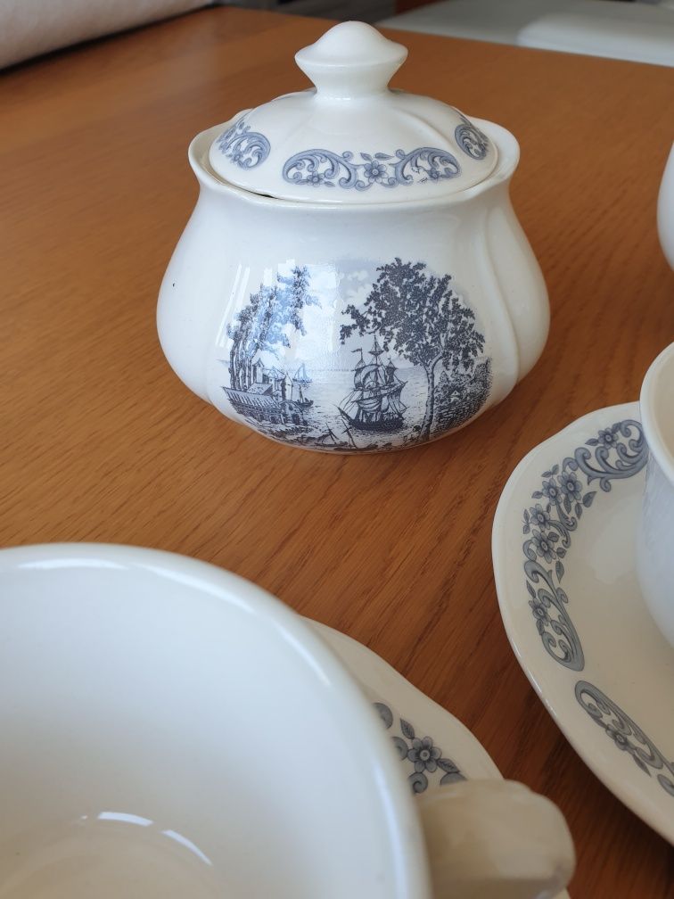 Conjunto de chá/ café de porcelana de antiga Fábrica de Loiça de Sacav