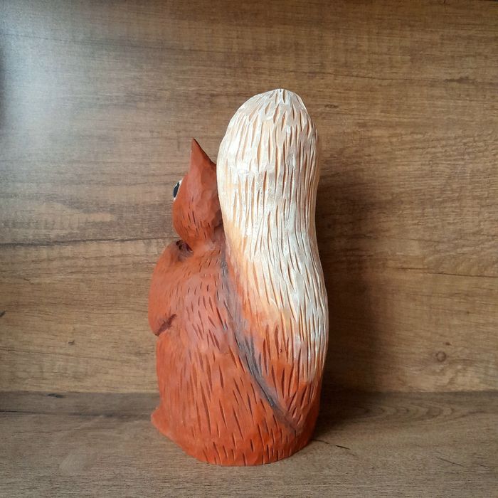 Rzeźba wiewiórki z drewna | Drewniana słodka figurka | Rękodzieło