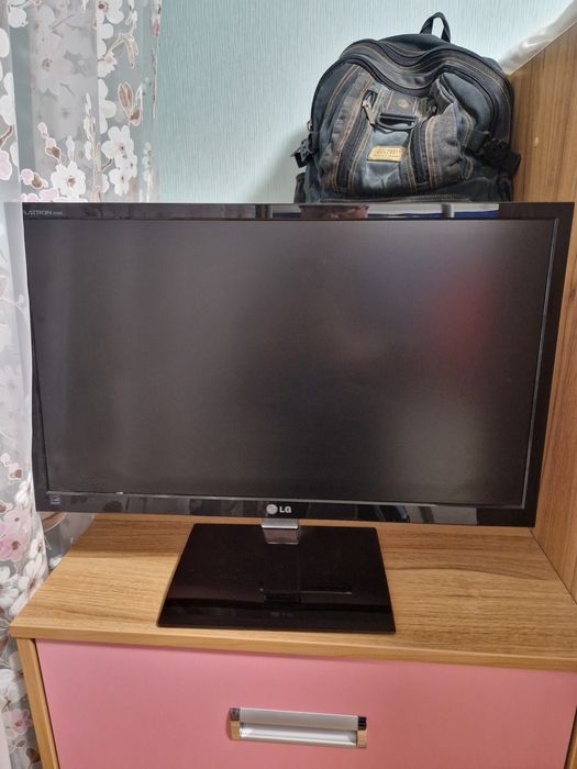 Монитор  LG диагональ 23 дюйма
