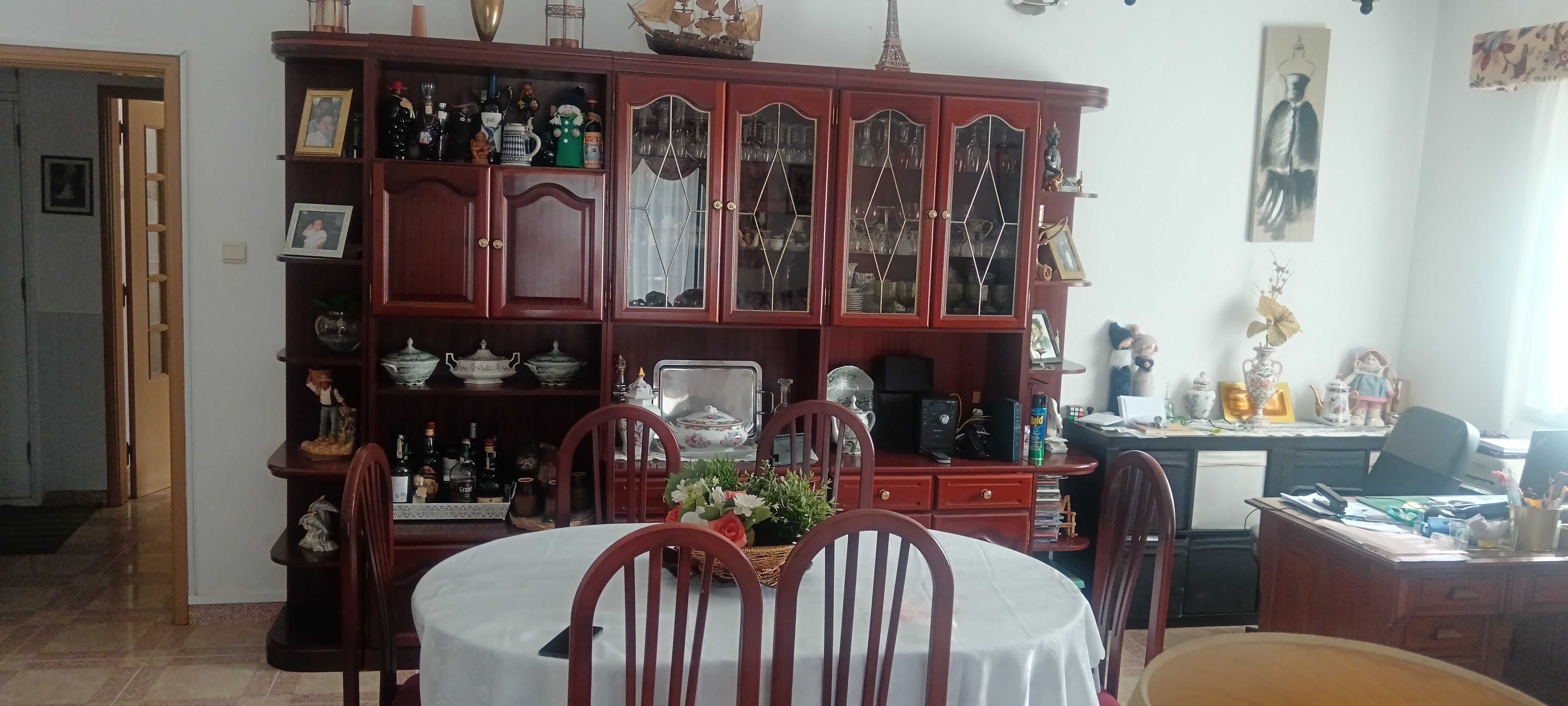 Vendo Móvel, Mesa e 6 Cadeiras de Sala Jantares