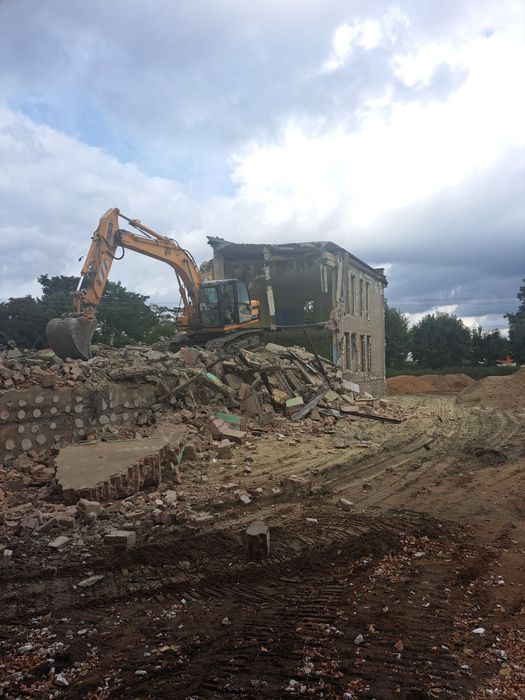 Uslugi Sprzętowe Niwelacje Wykopy Transport Koparka