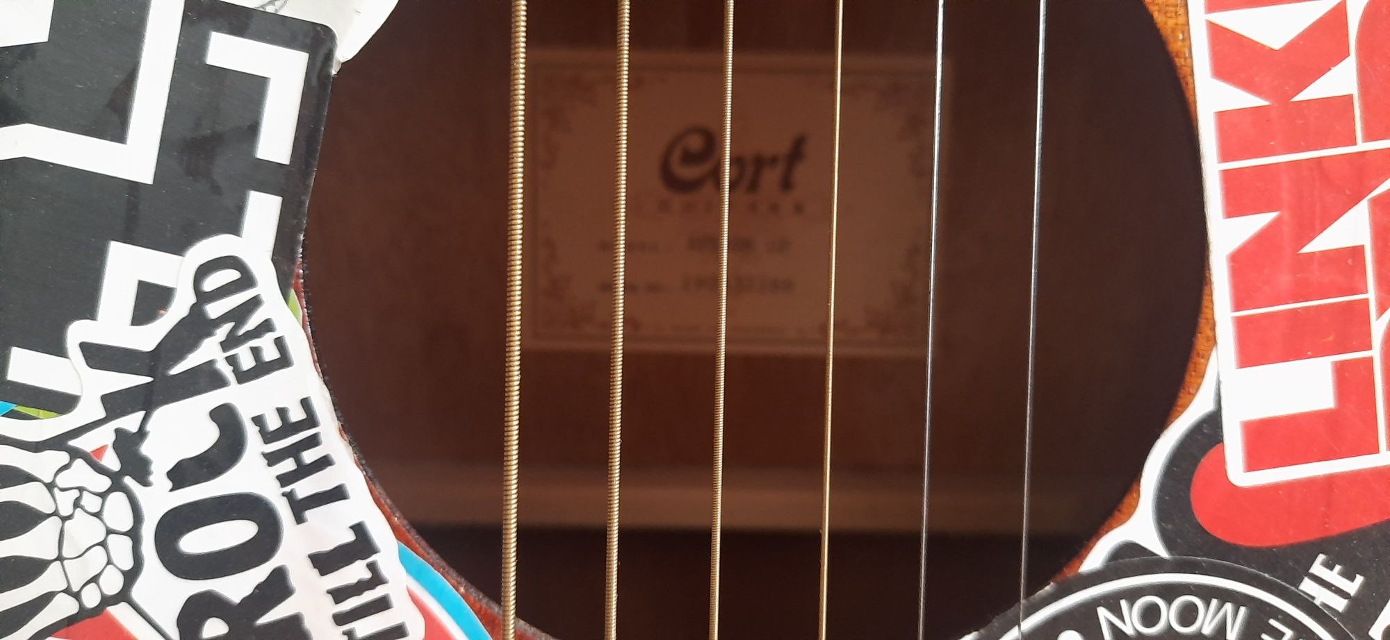 гітара Cort з афтографом