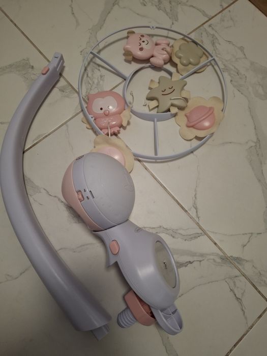 Музичний мобіль Infantino 3 в 1 із проектором рожевий