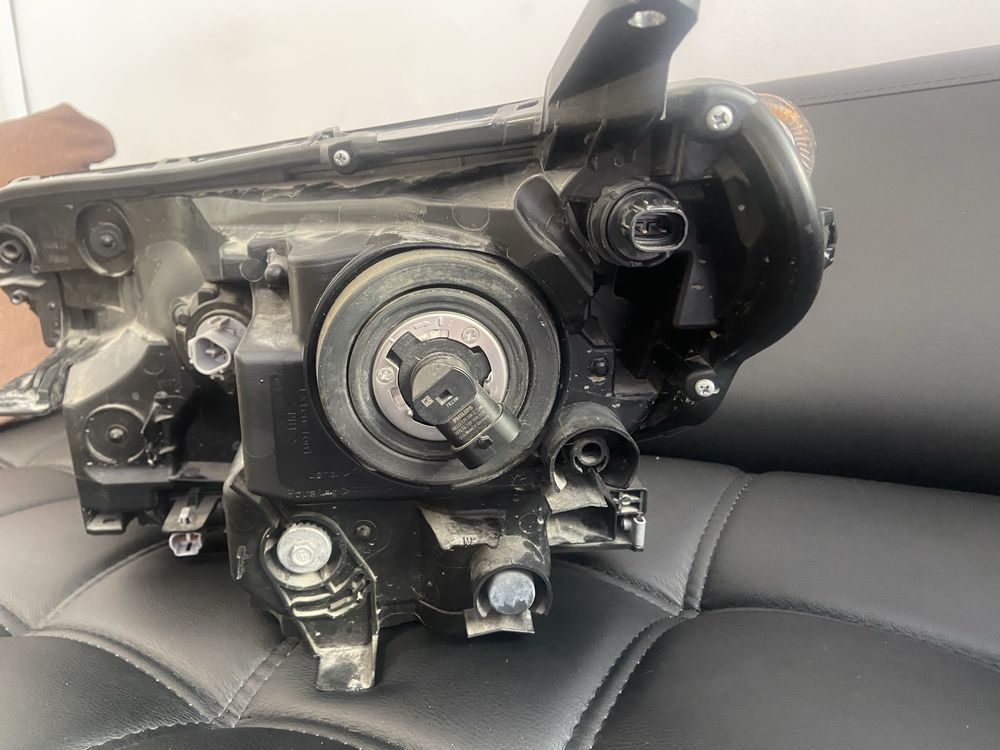 Фара toyota rav4 2015 2016 2017 2018 2019