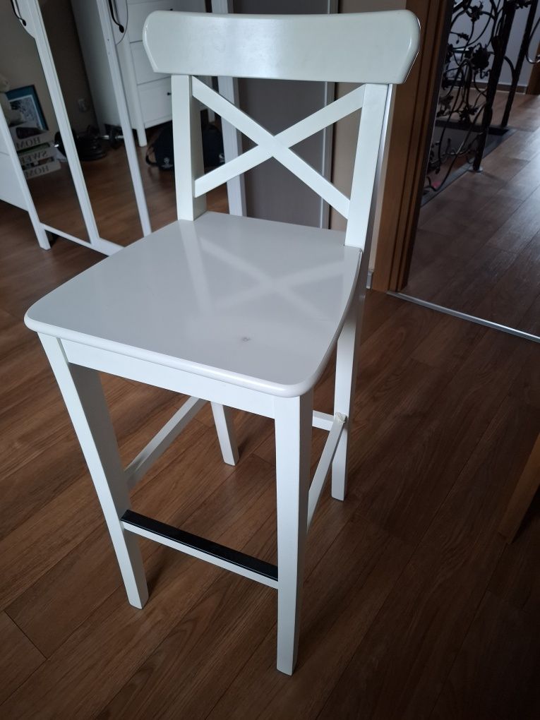 biała toaletka półka krzesło barowe wysokie ikea