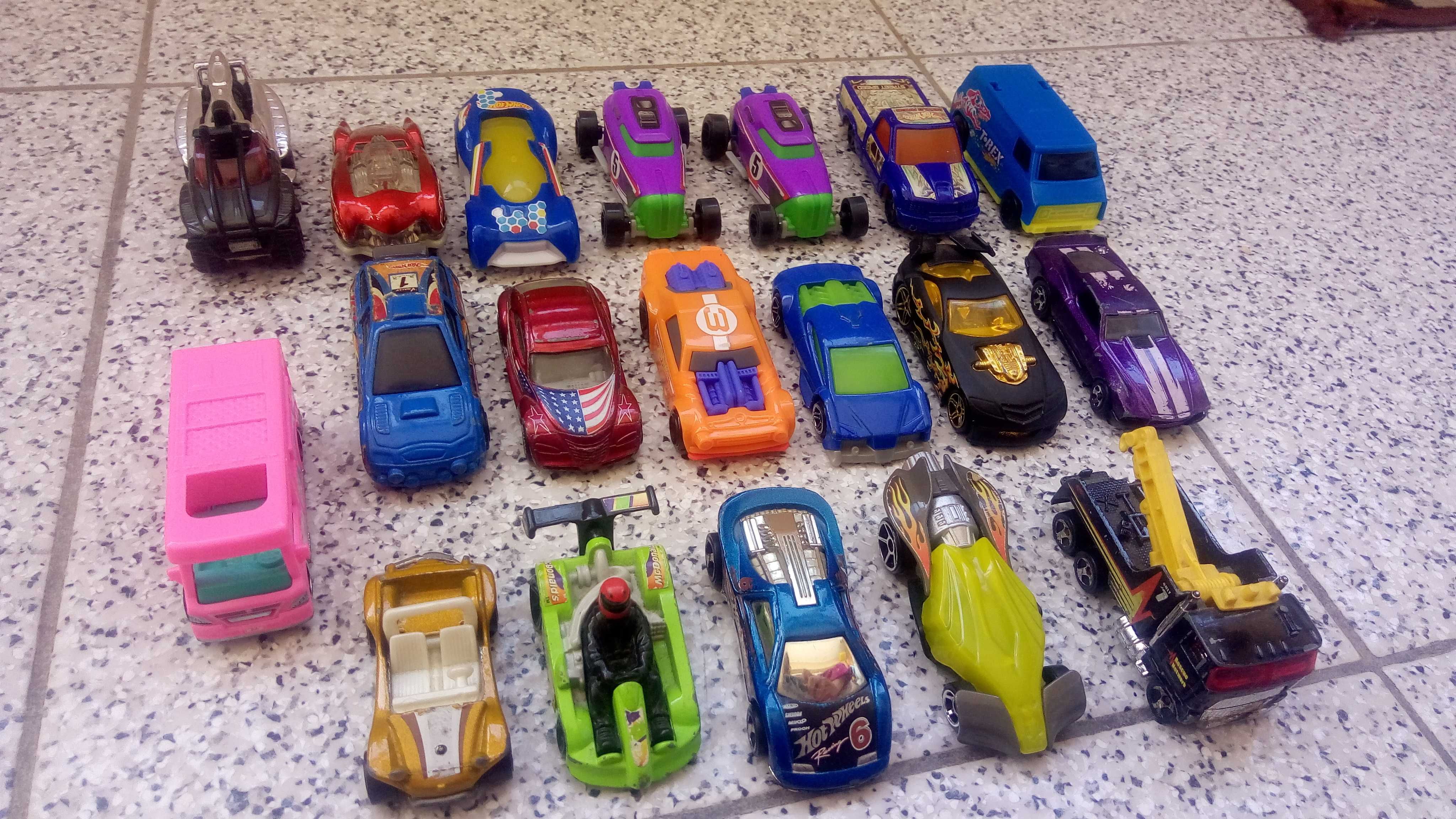 Carros miniaturas coleção hotwheels e outros