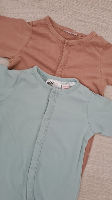 Śpiochy rampers 56 H&M gładkie miętowe brązowe zielone basic bez stóp