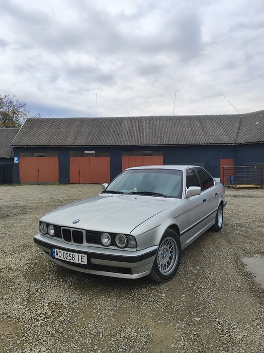 BMW E34  m50b25.