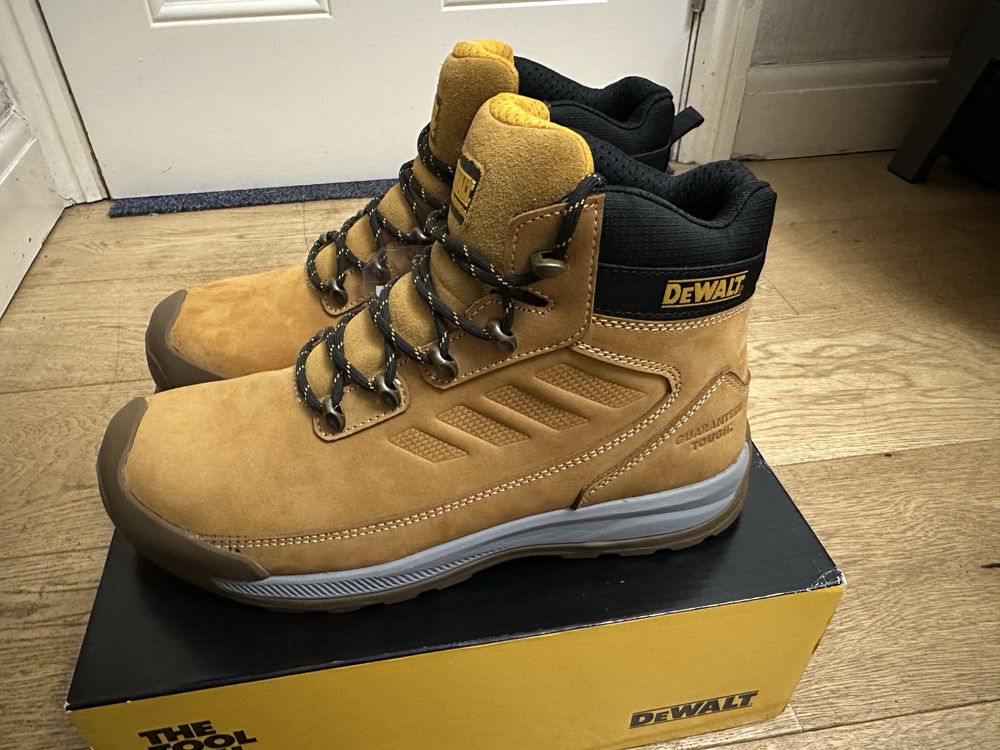 Черевики Dewalt.