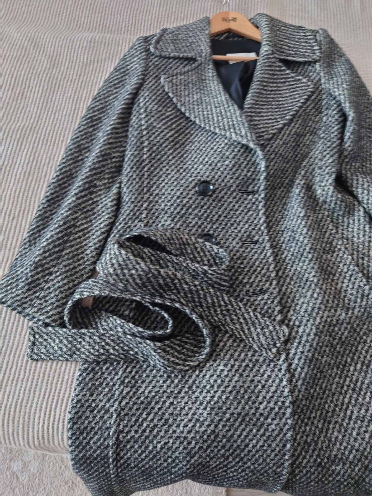Продам пальто 42-44