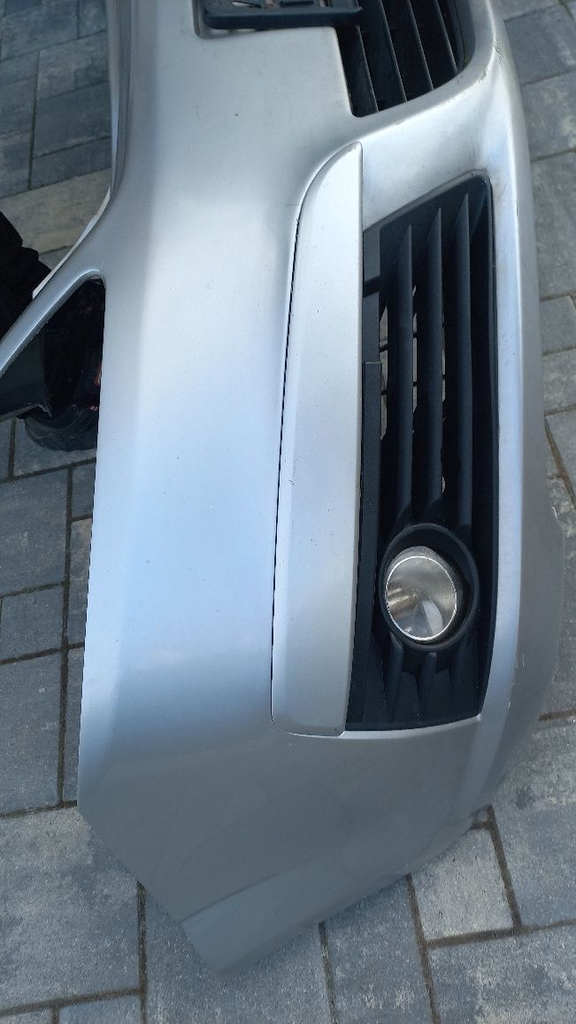 Opel Zafira b 05-08 zderzak przód przedni srebrny z157