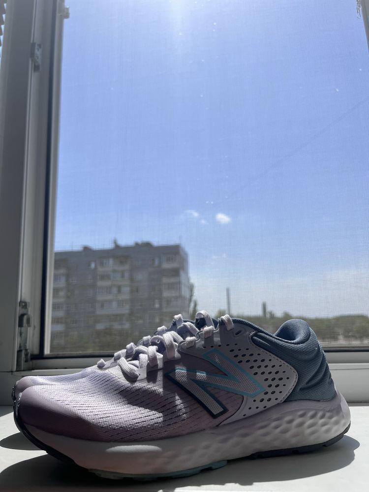 Кросівки жіночі New Balance 520 розмір 39