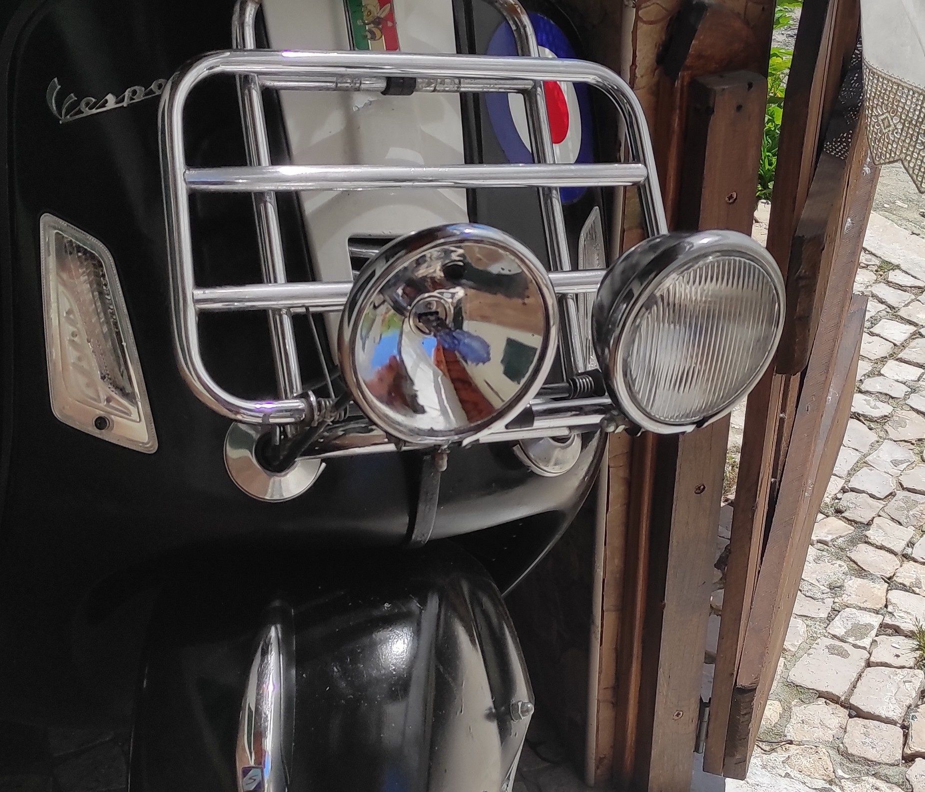Farol auxiliar de mota