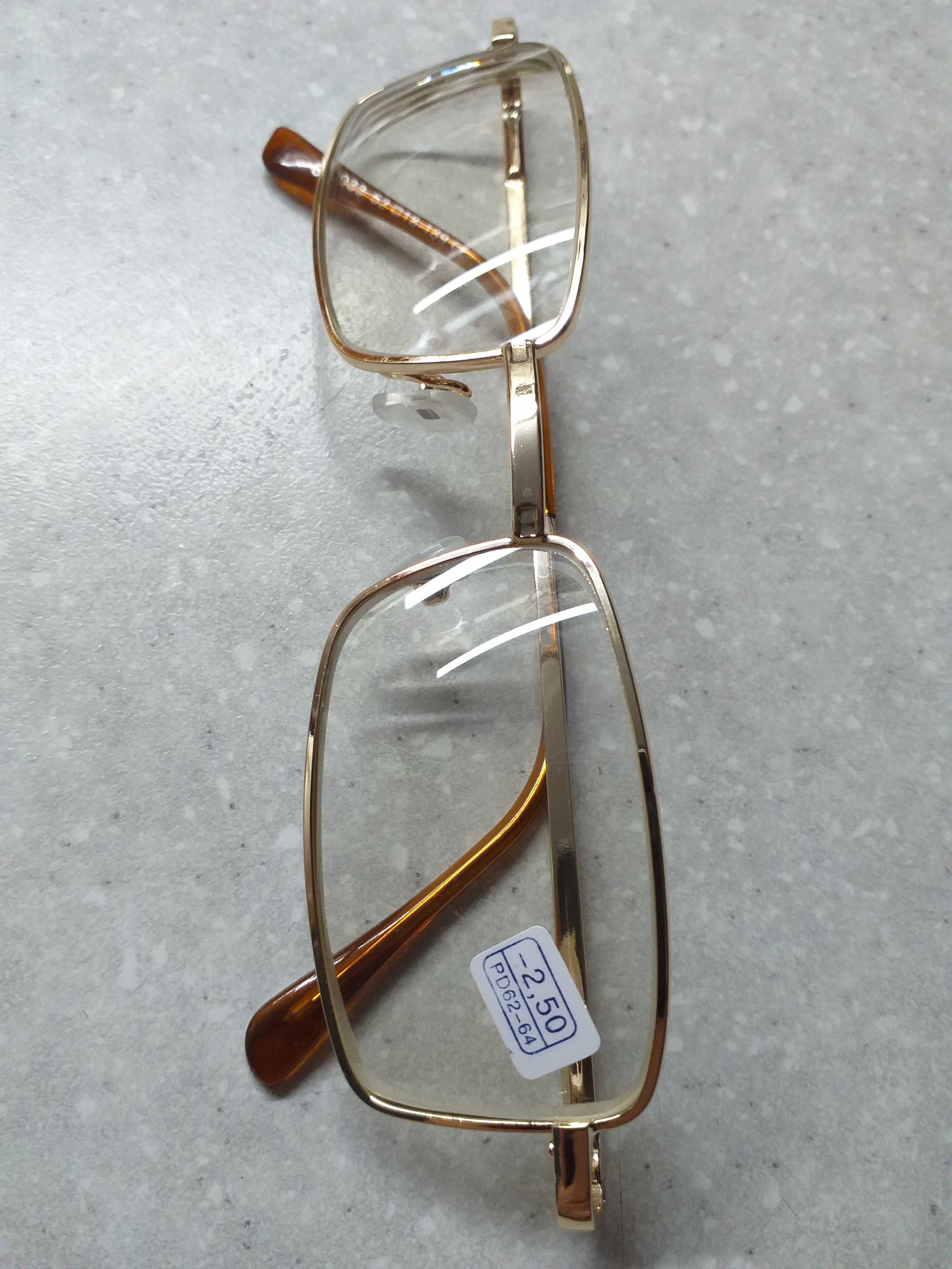 Новые очки для дали,  -2,5;-3,0, заушник флекс.
